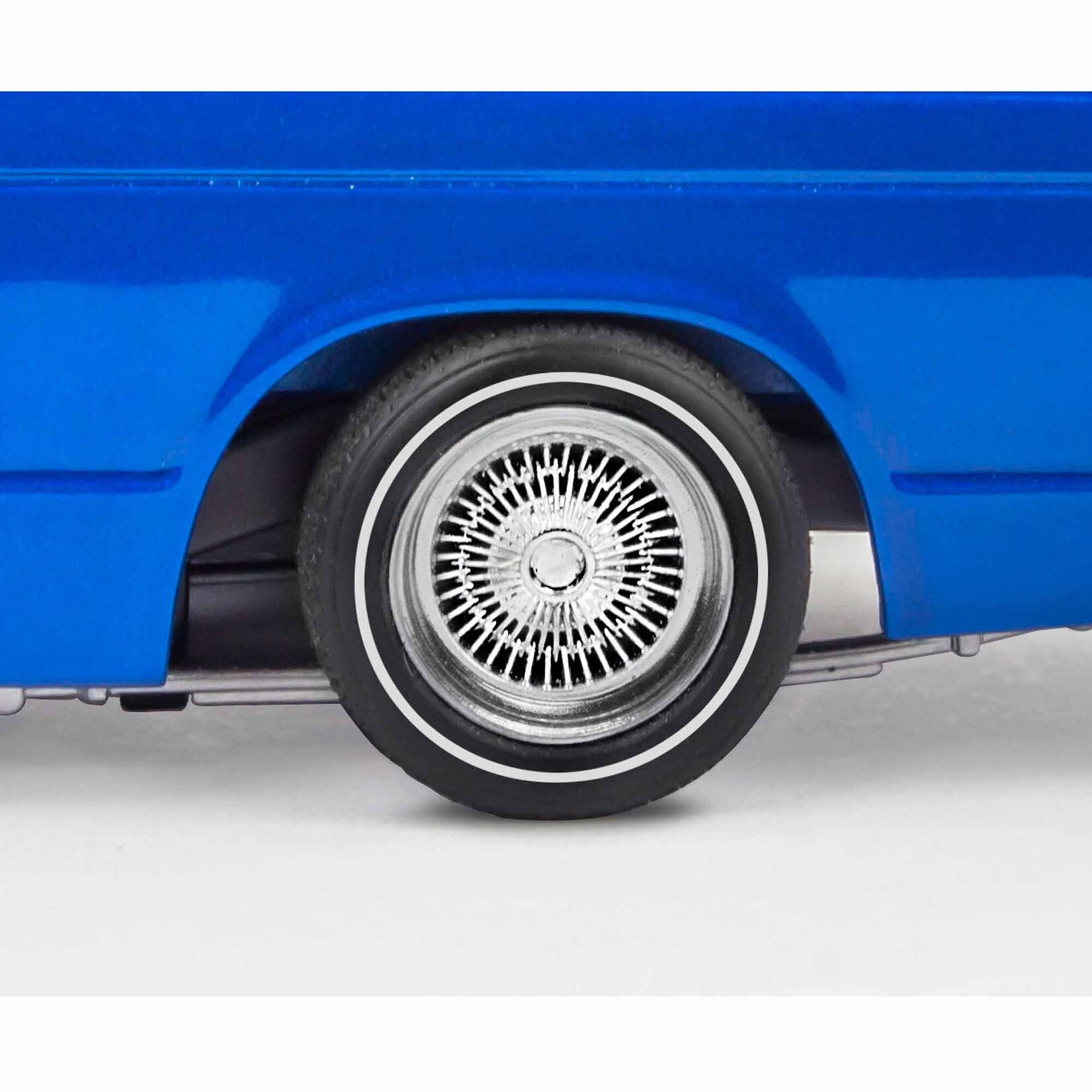 Revell 1/25 1991 Chevy S-10 Lowrider Special Edition Model Kit