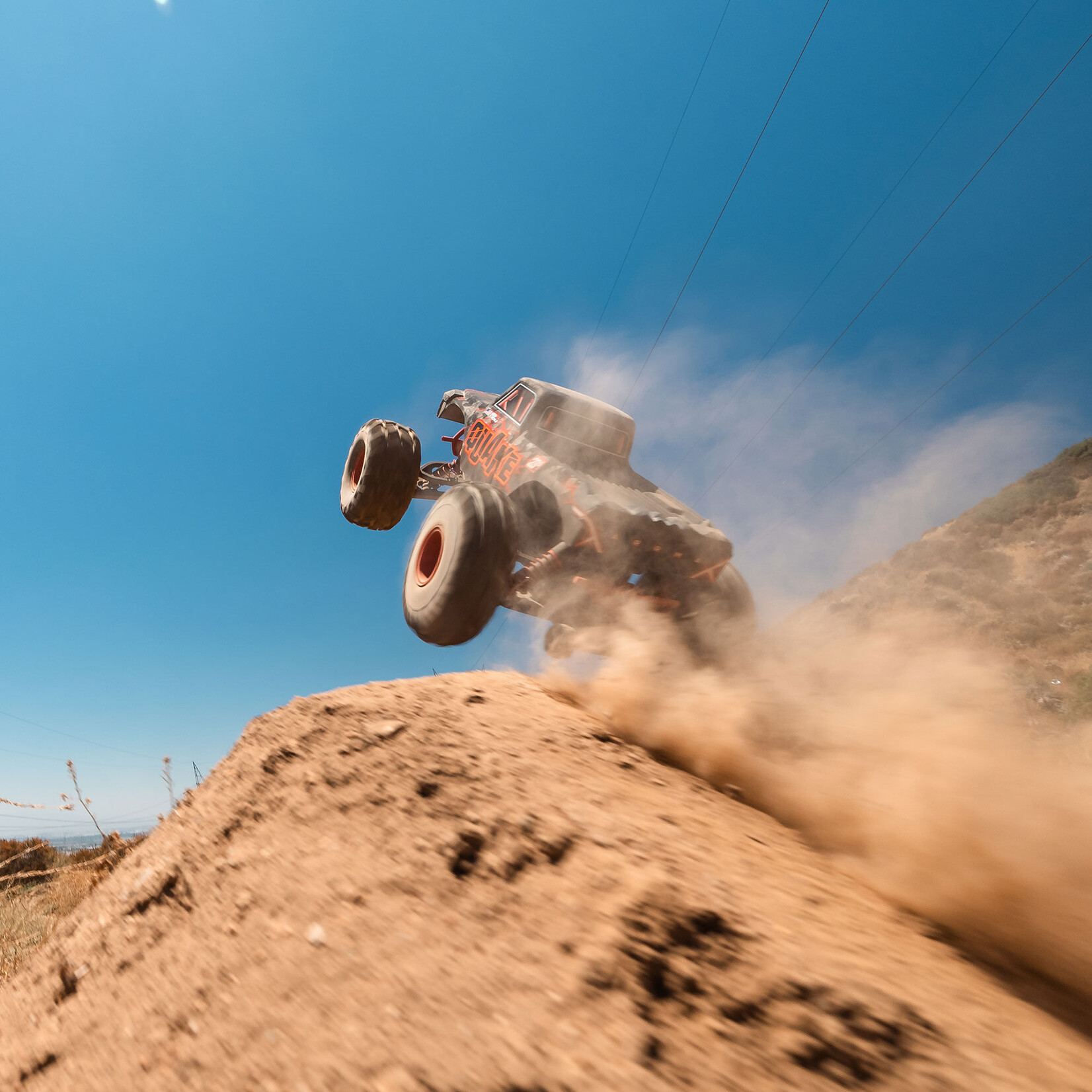 Arrma 1/10 QUAKE 223S DSC 2WD RTR Brushless Monster Truck, Red