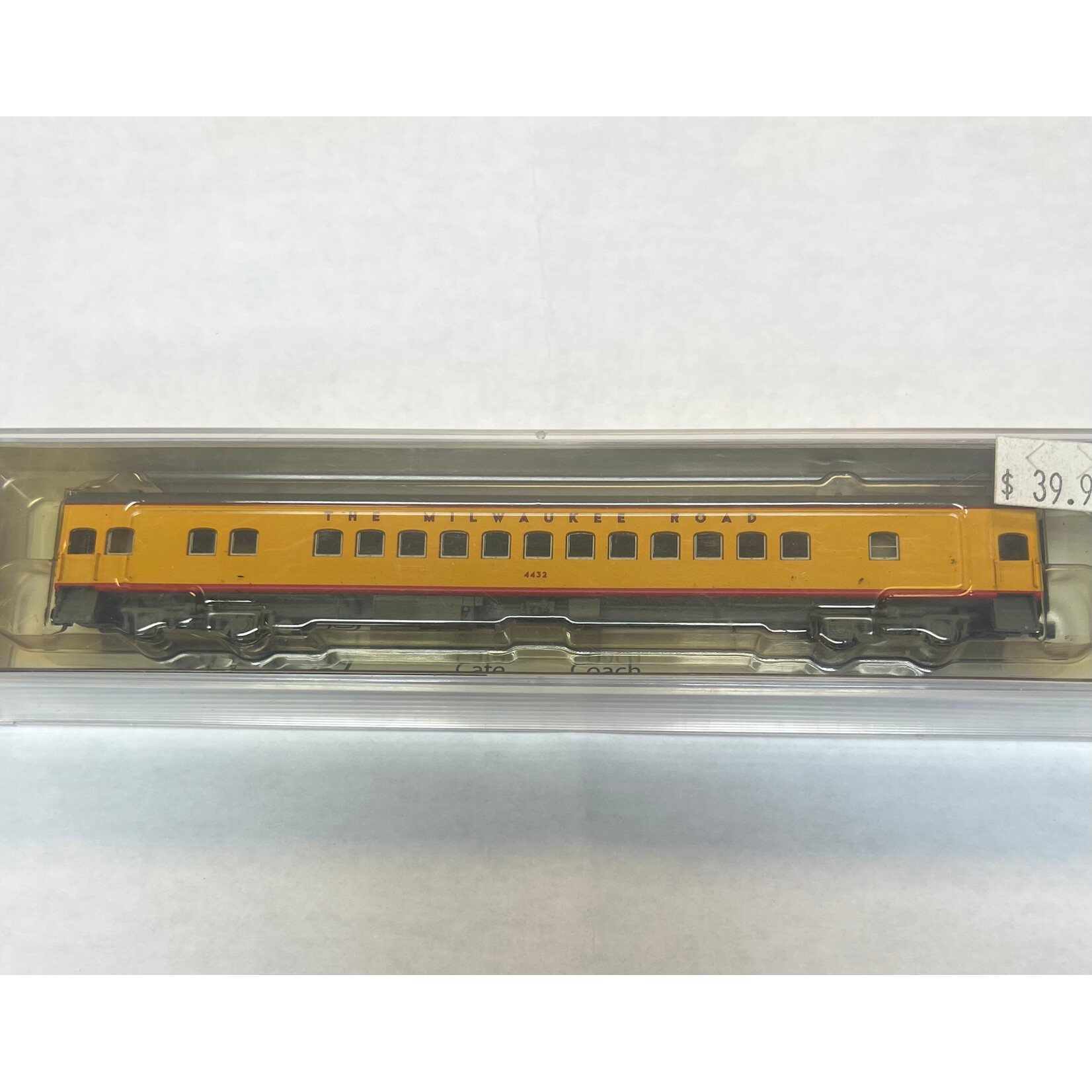 N Hiawatha Coach, MILW/UP Yellow #4432