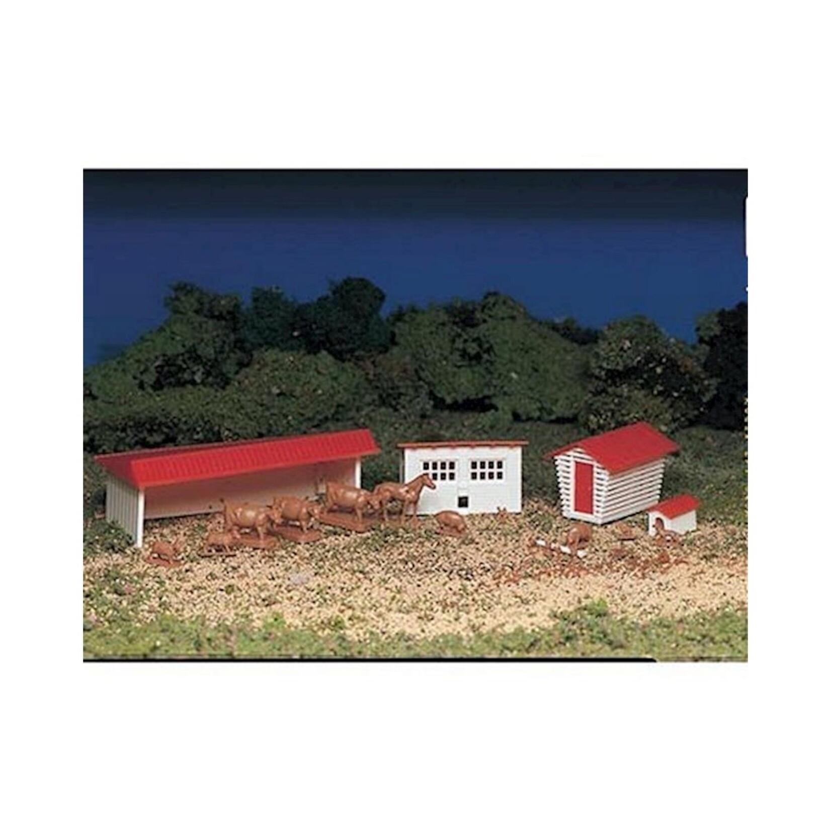 Bachmann Farm Buildings w/Animals Kit