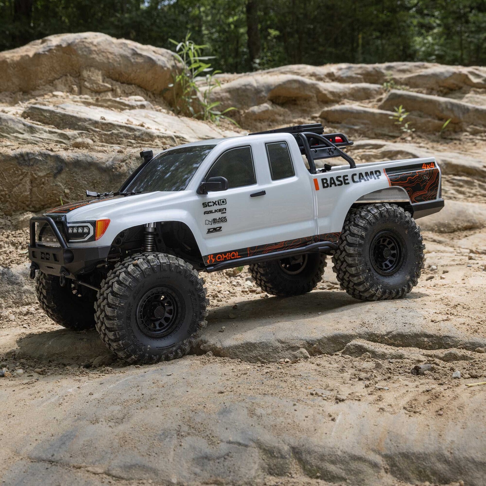 Axial 1/10 SCX10 III Base Camp 4X4 RTR Brushed Rock Crawler, White