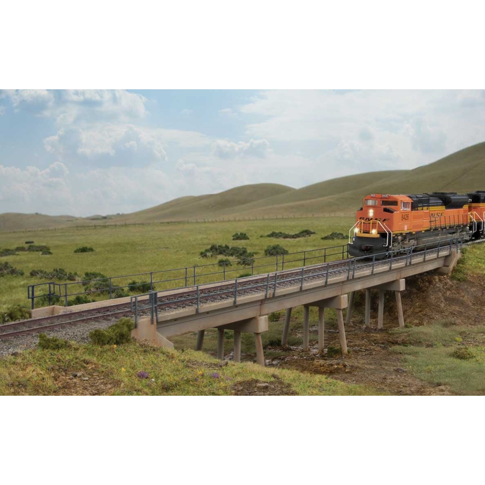 Walthers Modern Short-Span Concrete Railroad Bridge Walthers Cornerstone #4591