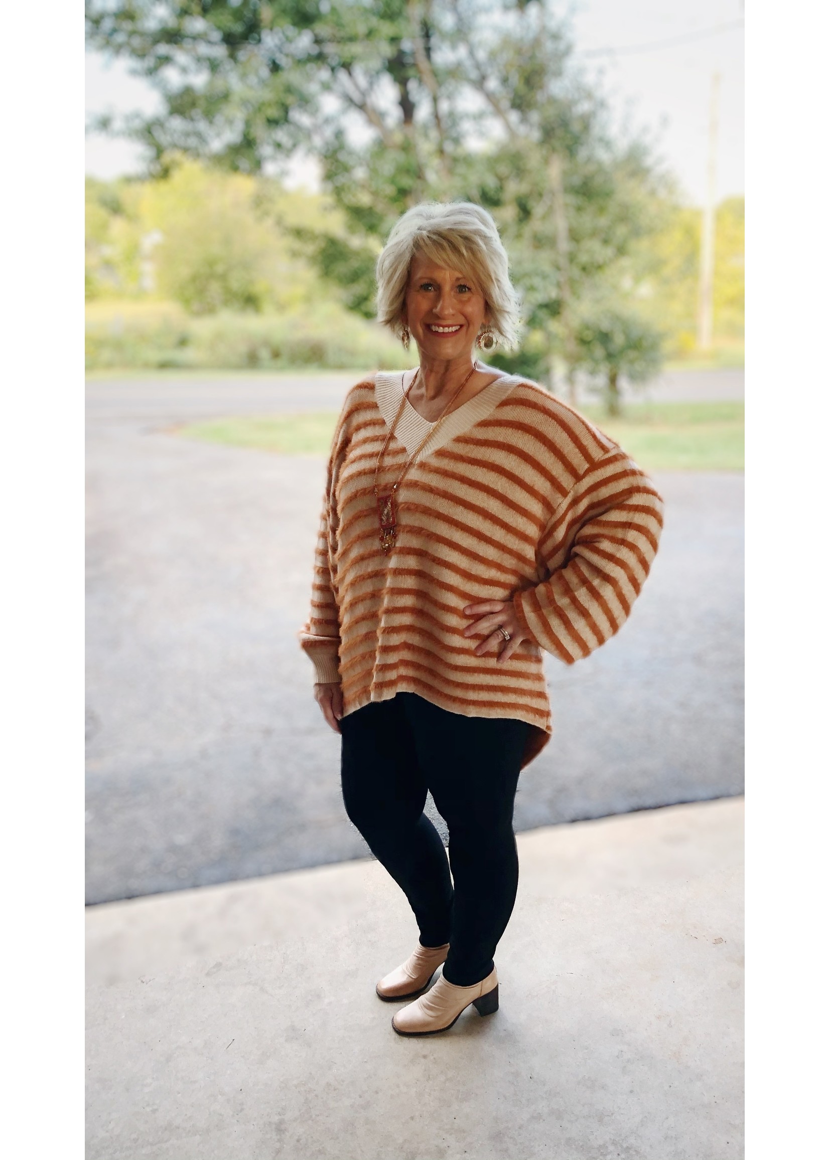 Curvy Oversized V-Neck Sweater - Rust/Taupe