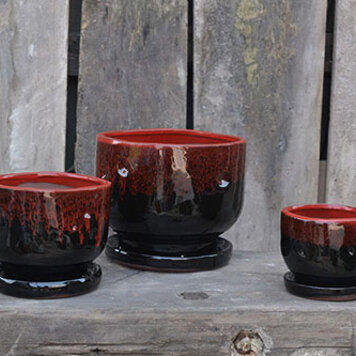 Finger Pot w/ Saucer, Red on Black