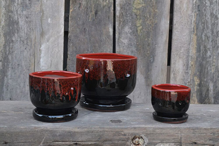 Finger Pot w/ Saucer, Red on Black