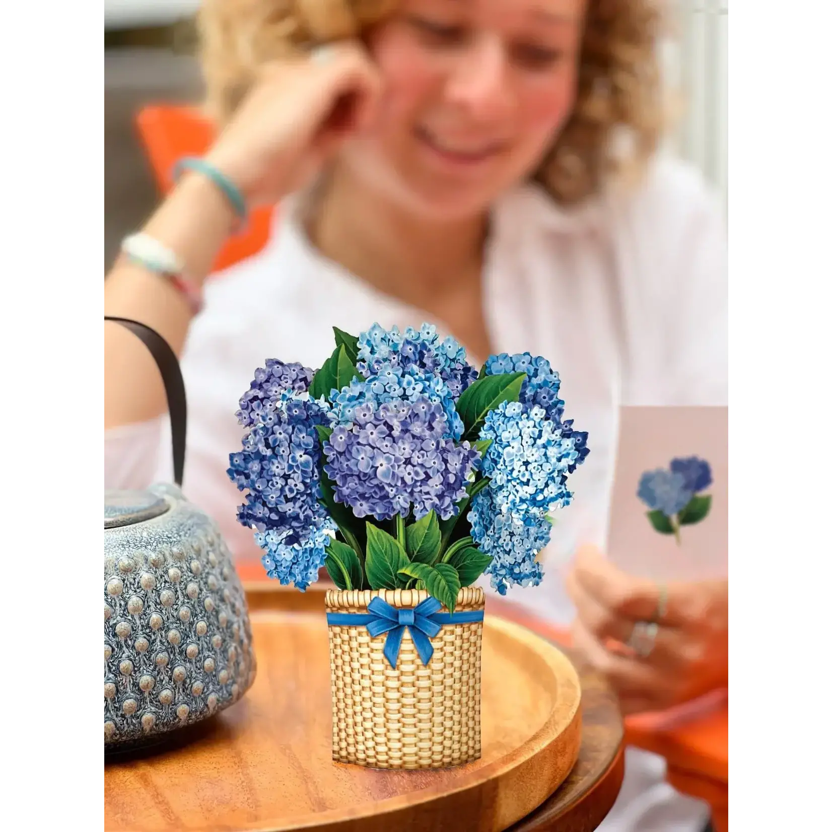 Freshcut Paper Mini Nantucket Hydrangeas Pop Up Bouquet