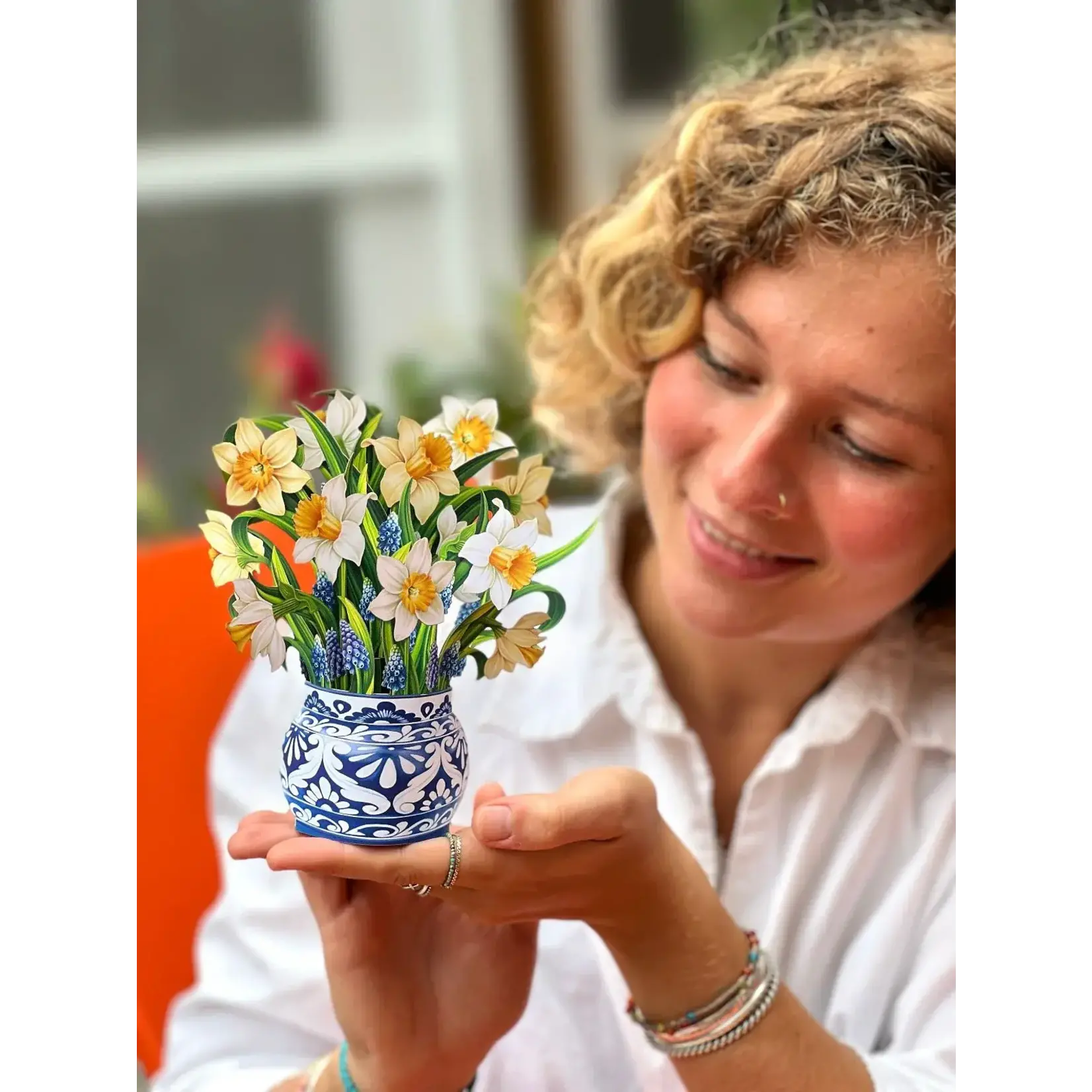 Freshcut Paper Mini English Daffodils Pop Up Bouquet