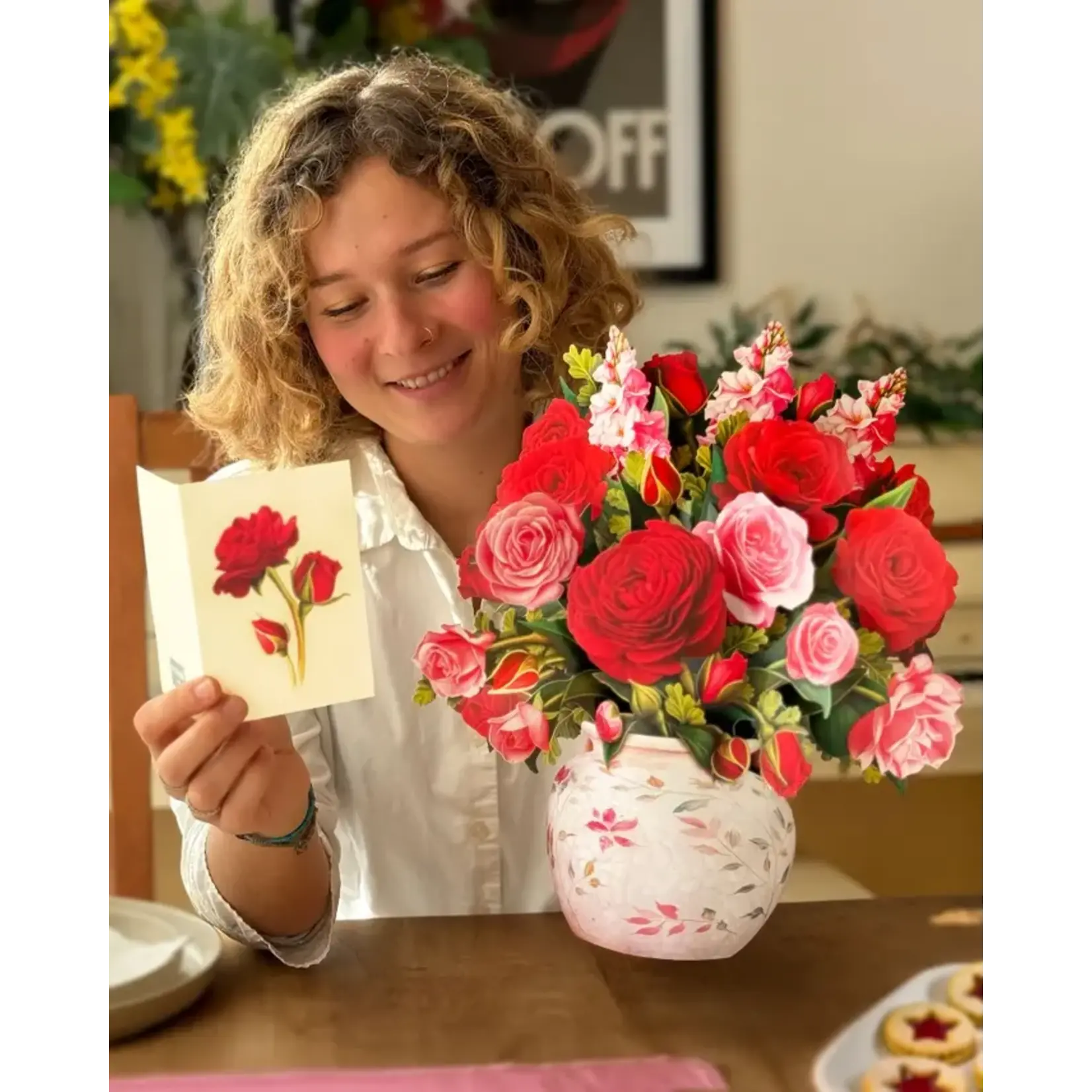 FreshCut Paper Blooming Roses Pop Up Bouquet
