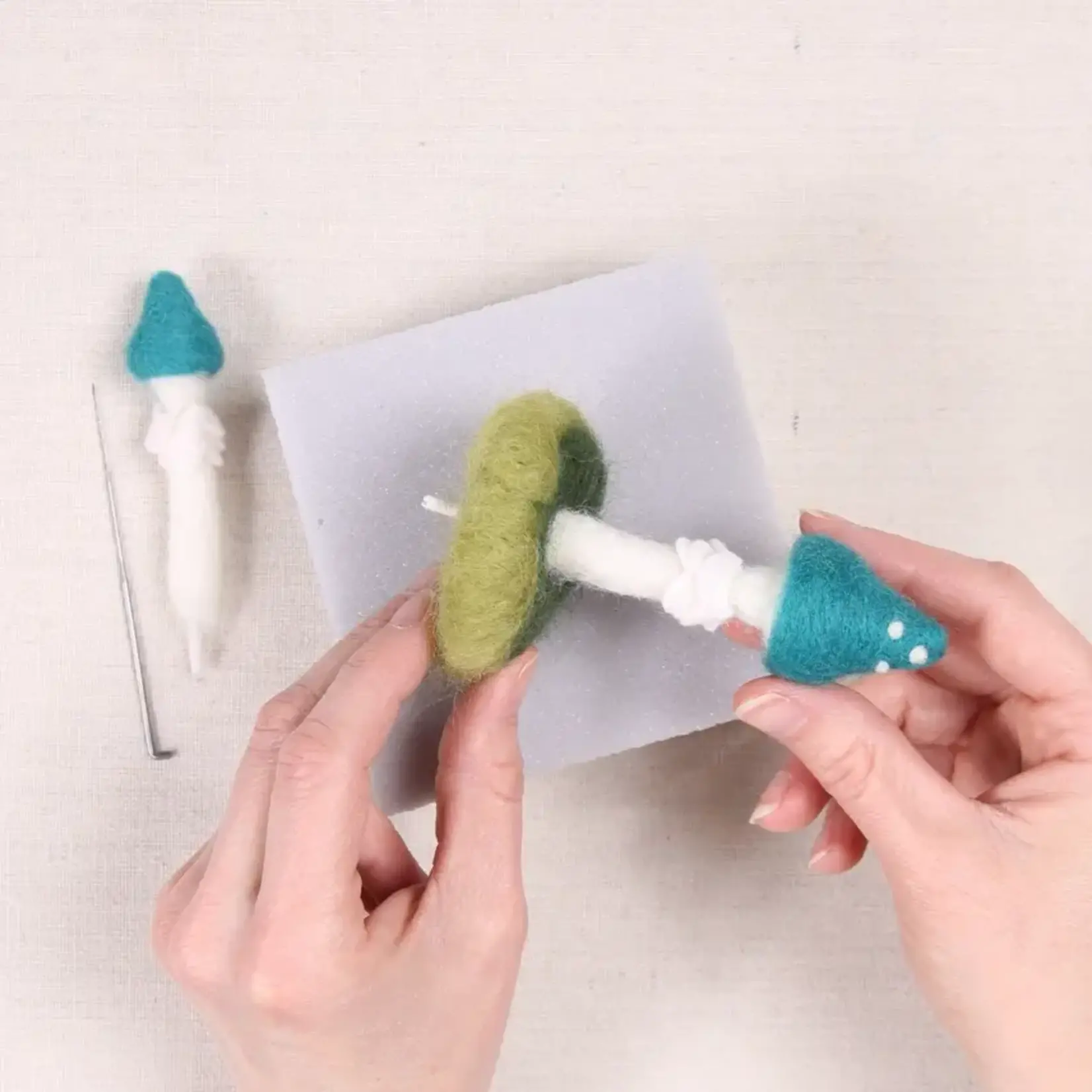 Benzie Design Blue Roundhead Felting Kit