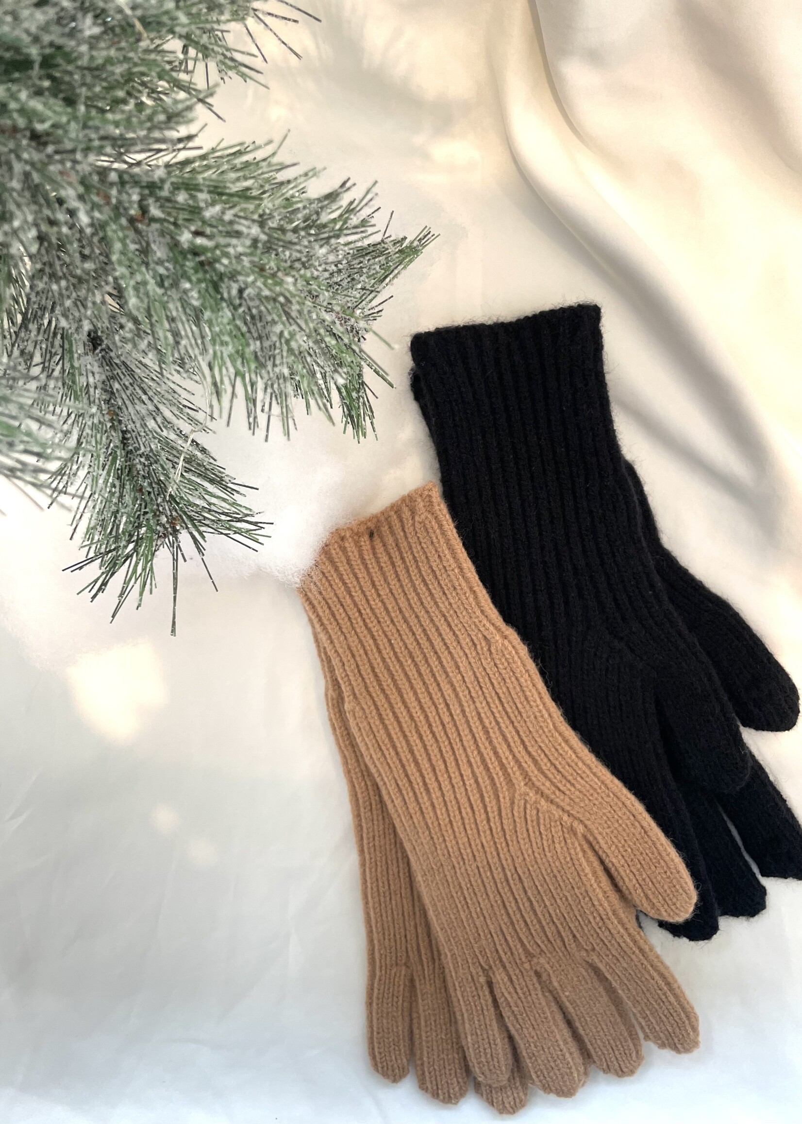 Black Ribbed Knit Gloves