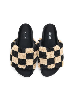 Roam Roam Fuzzy Checkered Slide