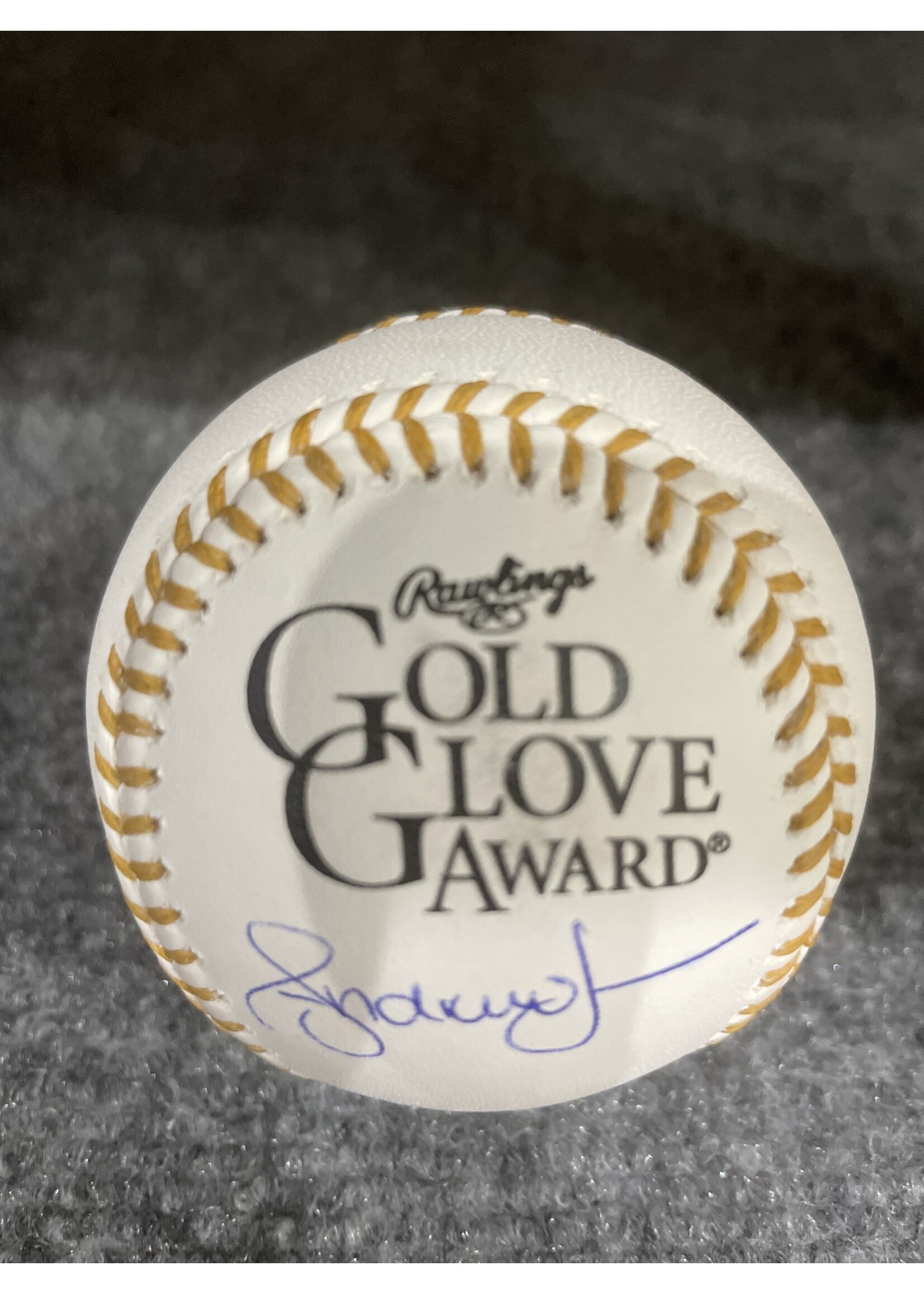 Balls/Bats Andruw Jones Gold Glove Ball