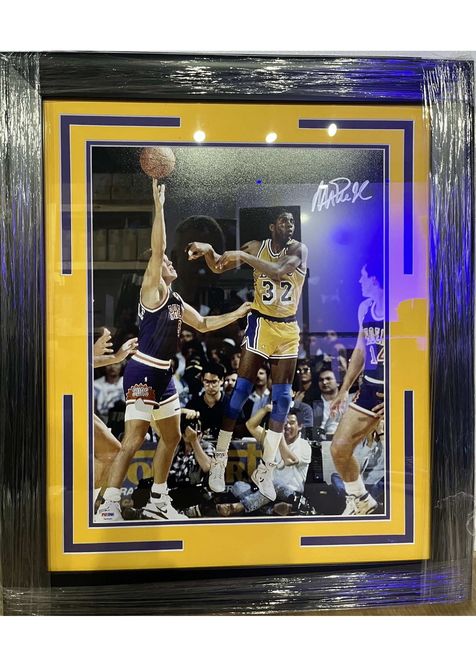 Picture Magic Johnson 16x20 D