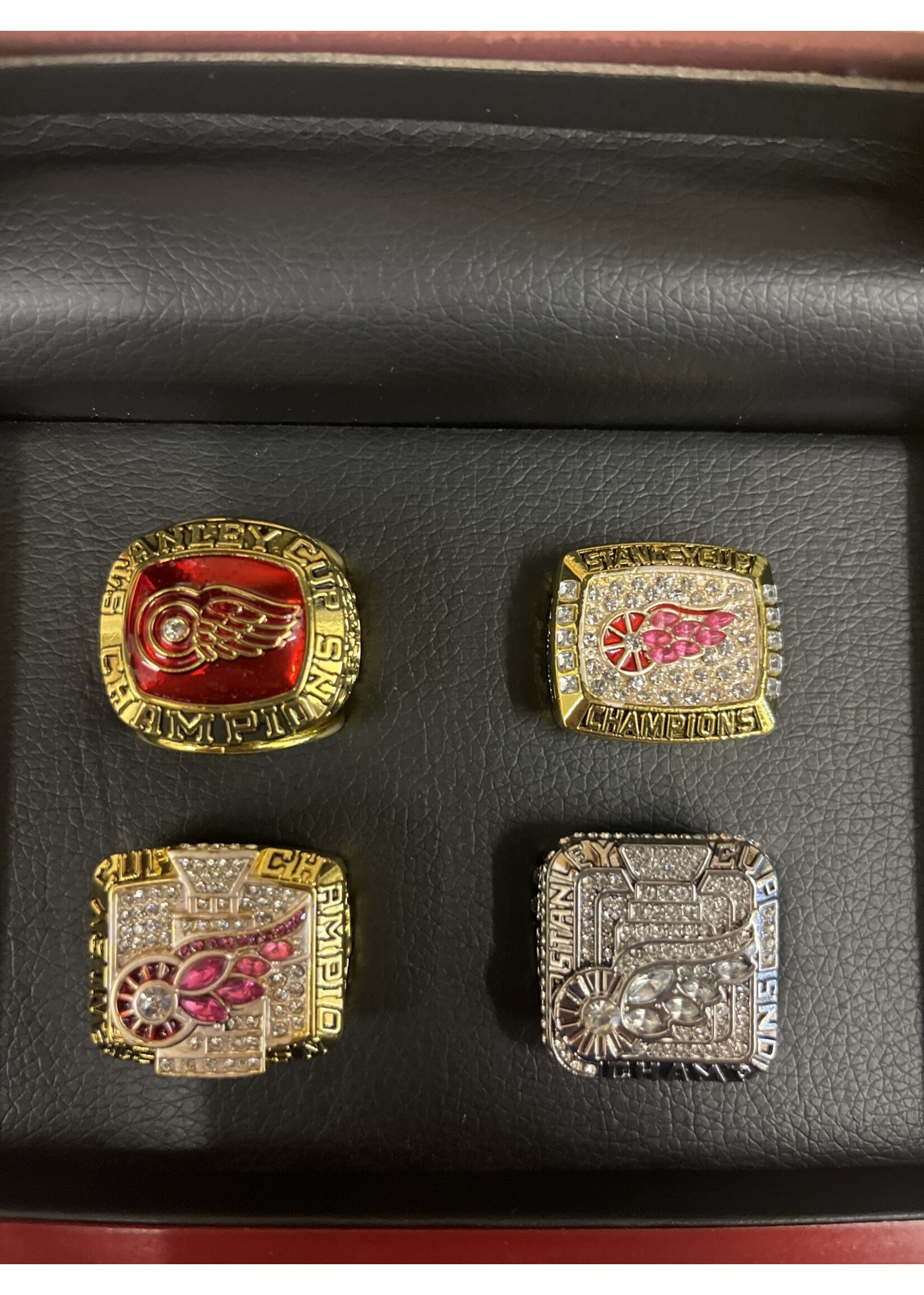 Red Wings 4 Ring Set