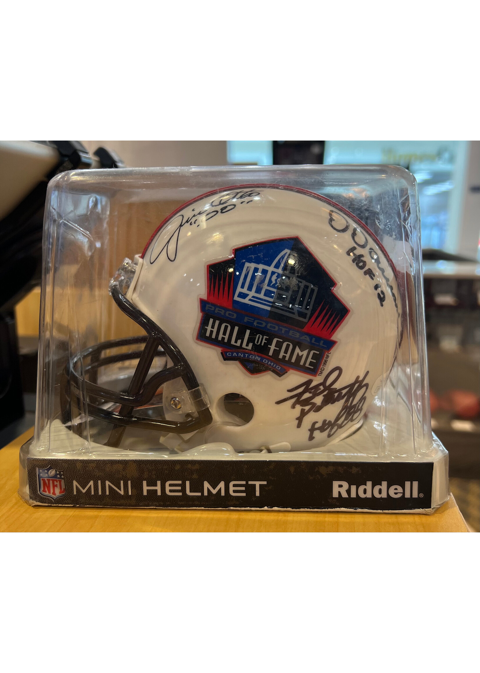 Helmet (Full & Mini) Hall of Fame Mini Helmet (6 sigs)