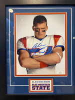 Alan Ritchson 8x10