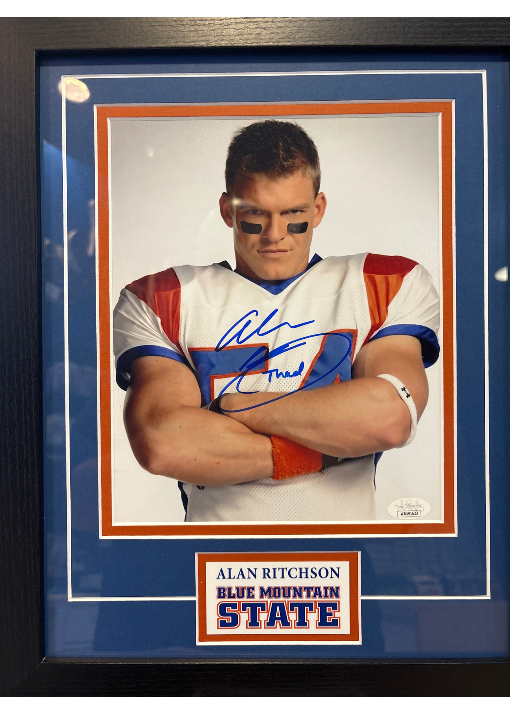 Alan Ritchson 8x10