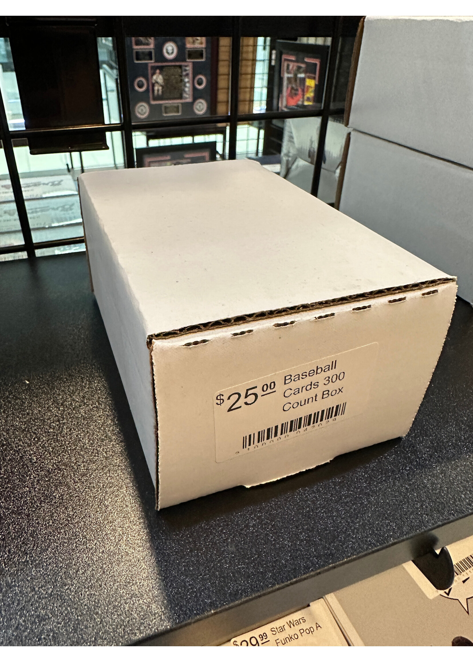 Cards *P Baseball Cards 300 Count Box