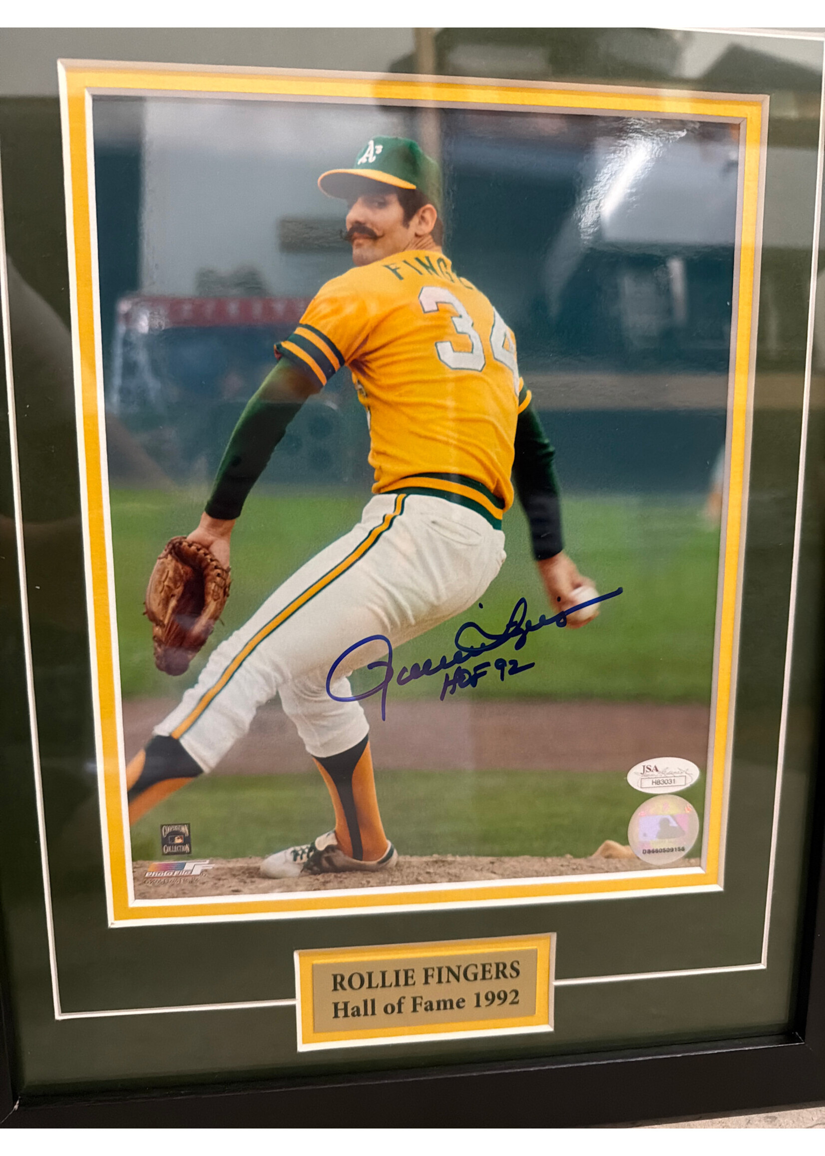 Picture Rollie Fingers 8x10 B