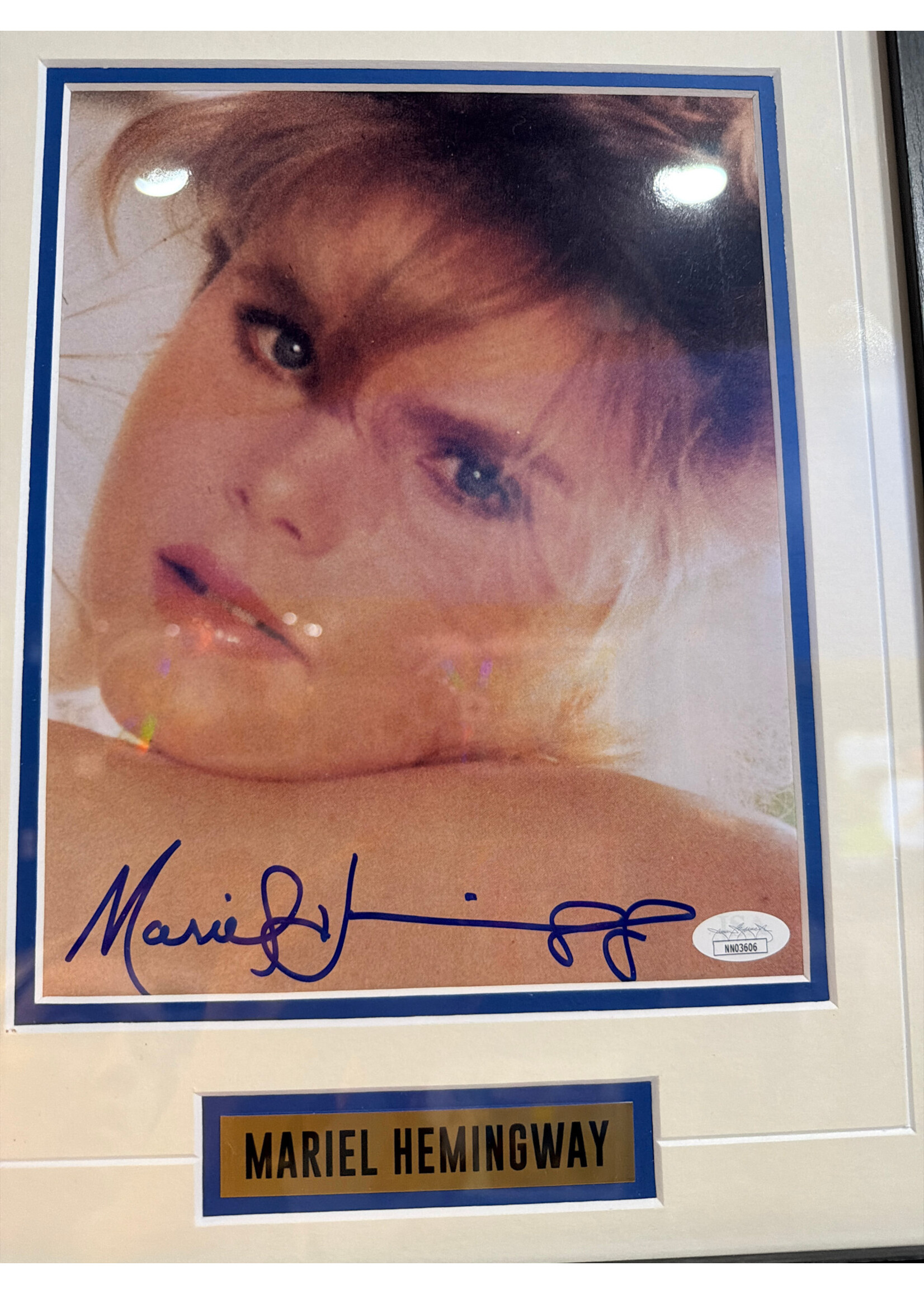 Picture Mariel Hemingway 8x10