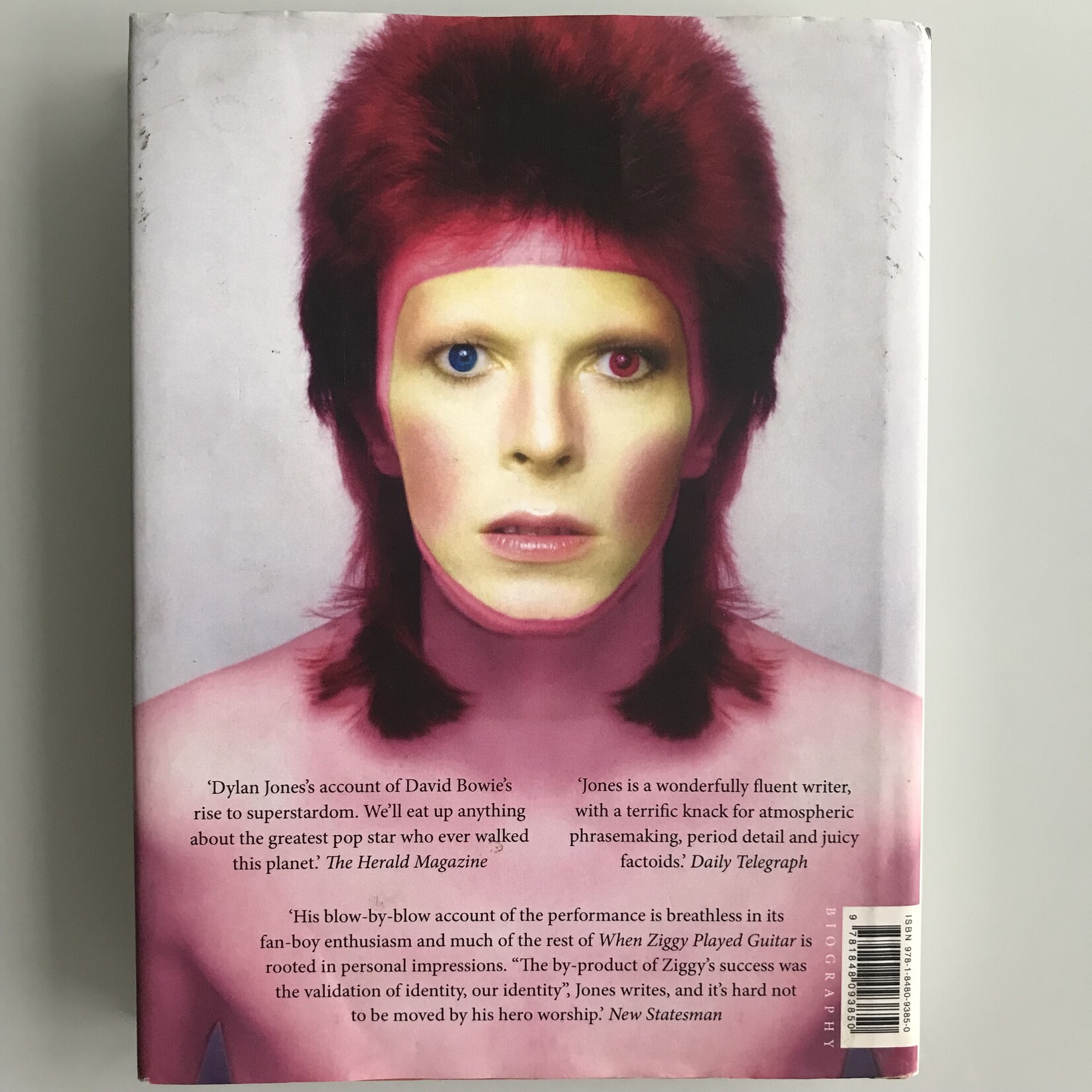 Dylan Jones - When Ziggy Played Guitar: David Bowie, The Man Who Changed The World - Hardback (USED)
