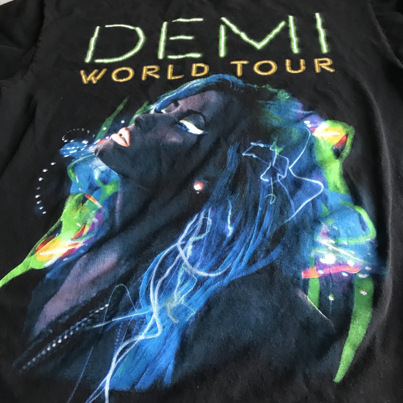 Demi Lovato - 2014 Tour - T-Shirt Medium (USED)