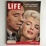LIFE - 1960-08-15, Marilyn Monroe, Yves Montand - Magazine (USED)