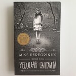 Ransom Riggs - Miss Peregrine’s Home For Peculiar Children - Paperback (USED)