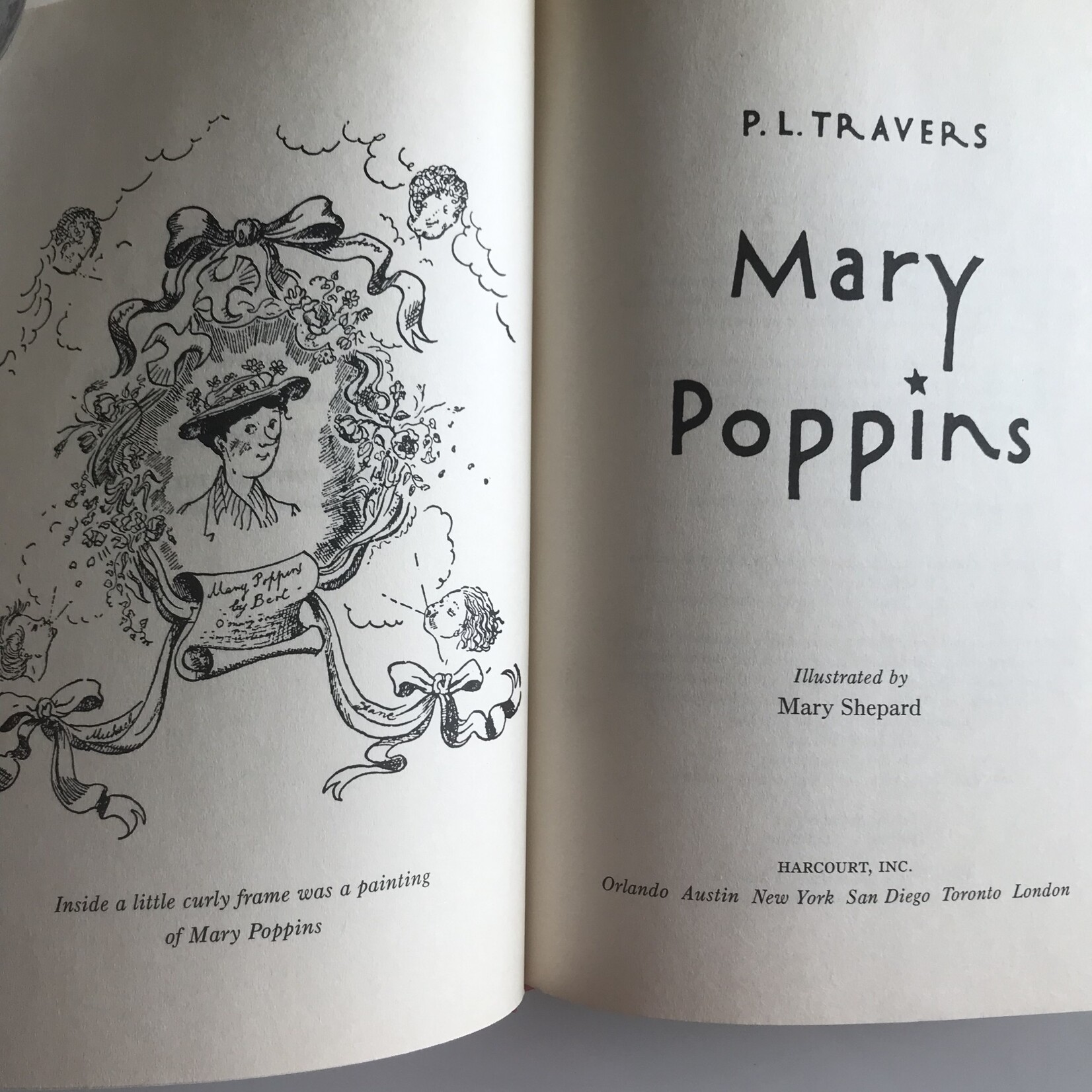 P.L. Travers - Mary Poppins - Hardback (USED - LN)