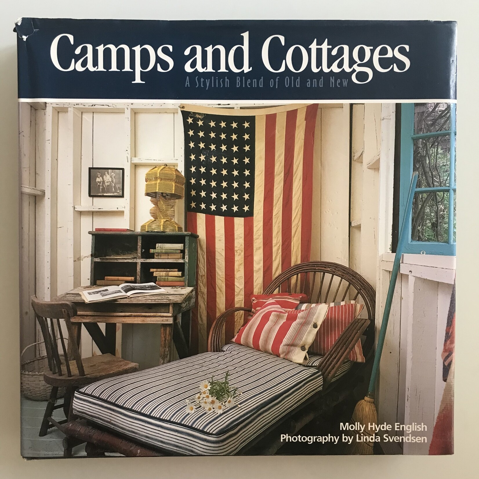 Molly Hyde English, Linda Svendsen - Camps And Cottages: A Stylish Blend Of Old And New - Hardback (USED)