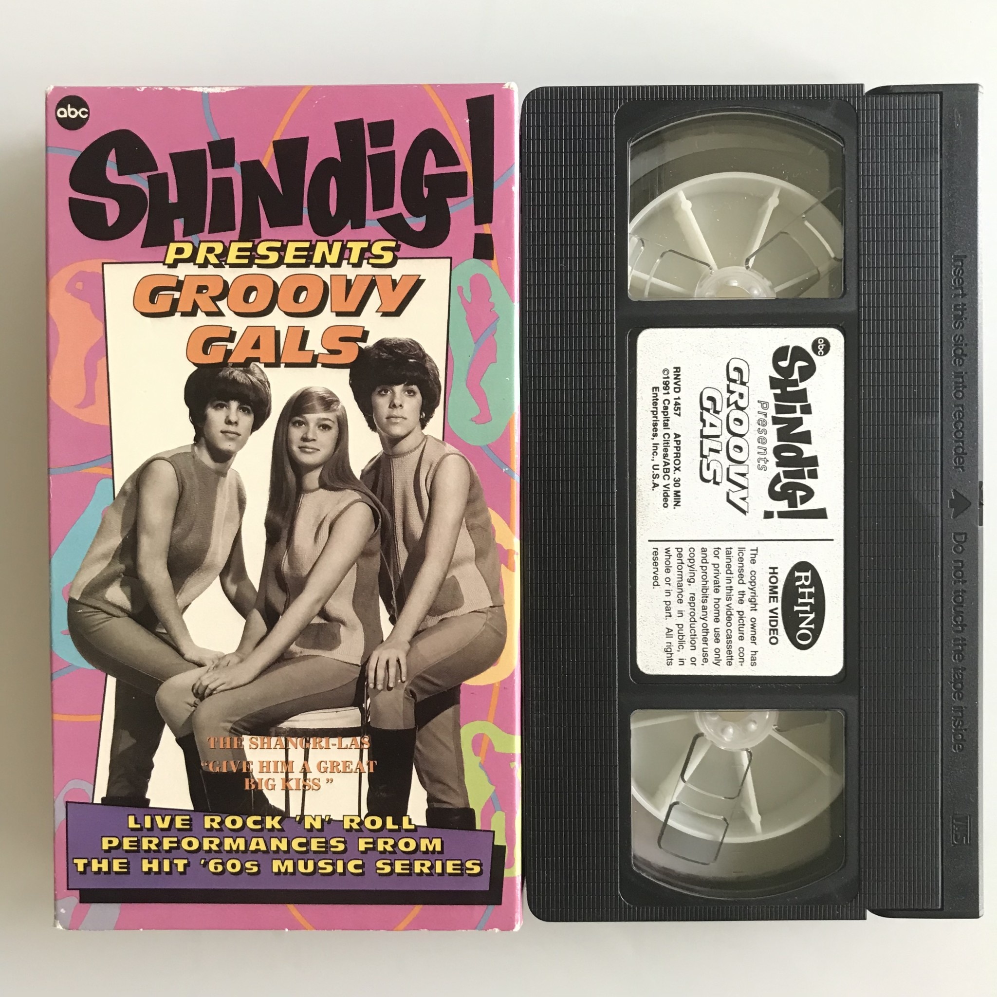 他の人はこちらも検索 (1991) Gals Groovy Presents Shindig - LLC MOJOMALA - VHS 邦楽