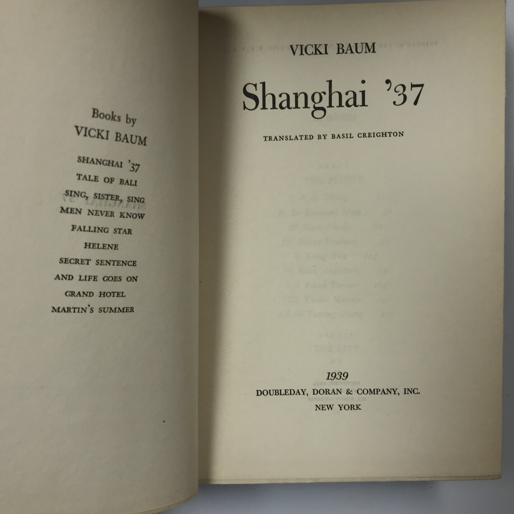 Vicki Baum - Shanghai '37 - Hardback (VINTAGE)