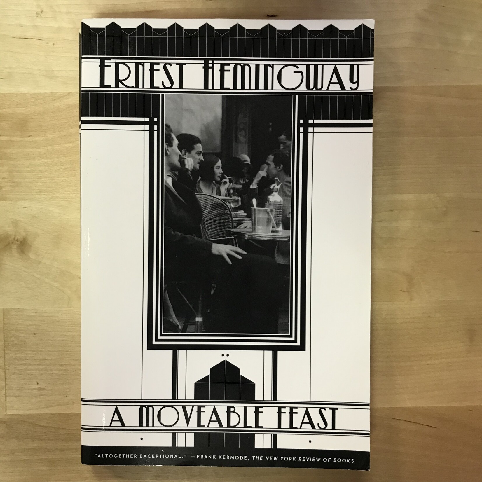 Ernest Hemingway - A Moveable Feast (1992) - Paperback (USED)