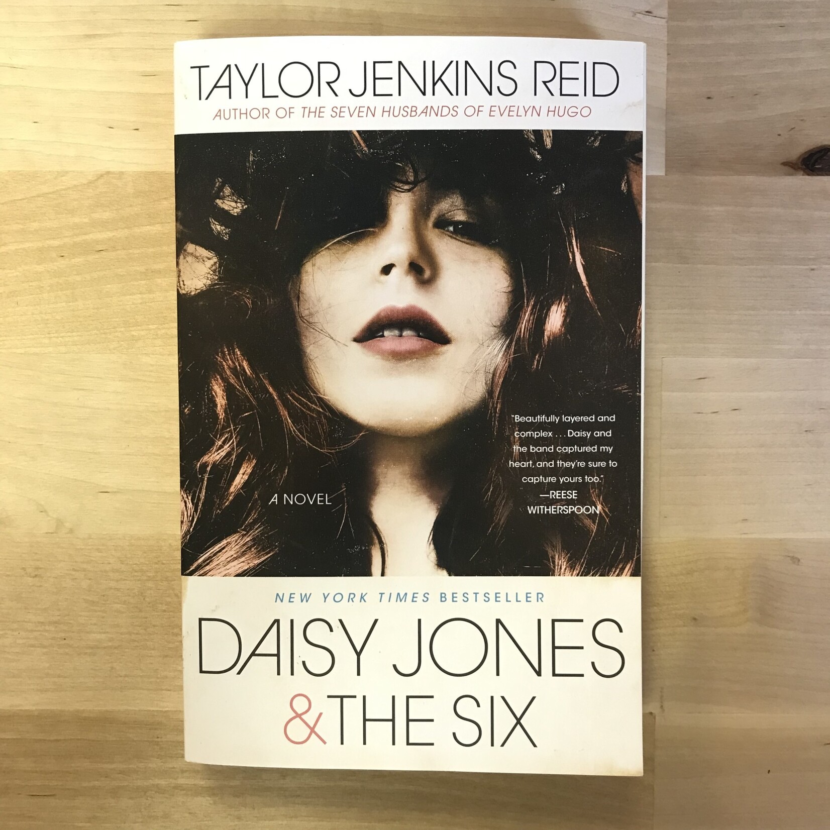 Taylor Jenkins Reid - Daisy Jones & The Six - Paperback (USED)