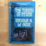 Ursula K. Le Guin - The Tombs Of Atuan - Paperback (USED)