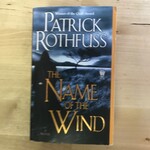 Patrick Rothfuss - The Name Of The Wind - Paperback MM (USED)