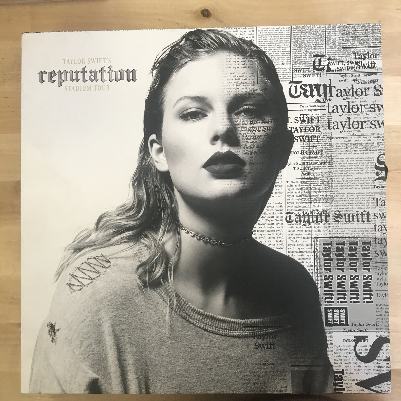 Taylor Swift - Reputation VIP Tour Box (Missing Lanyard) - CD Box 