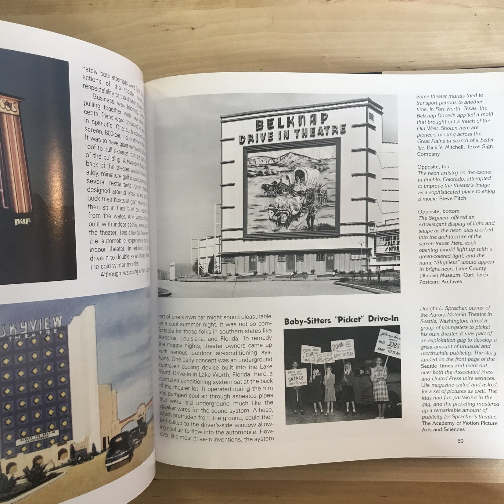 Don Sanders, Susan Sanders - The American Drive-In Theatre - Hardback (USED)