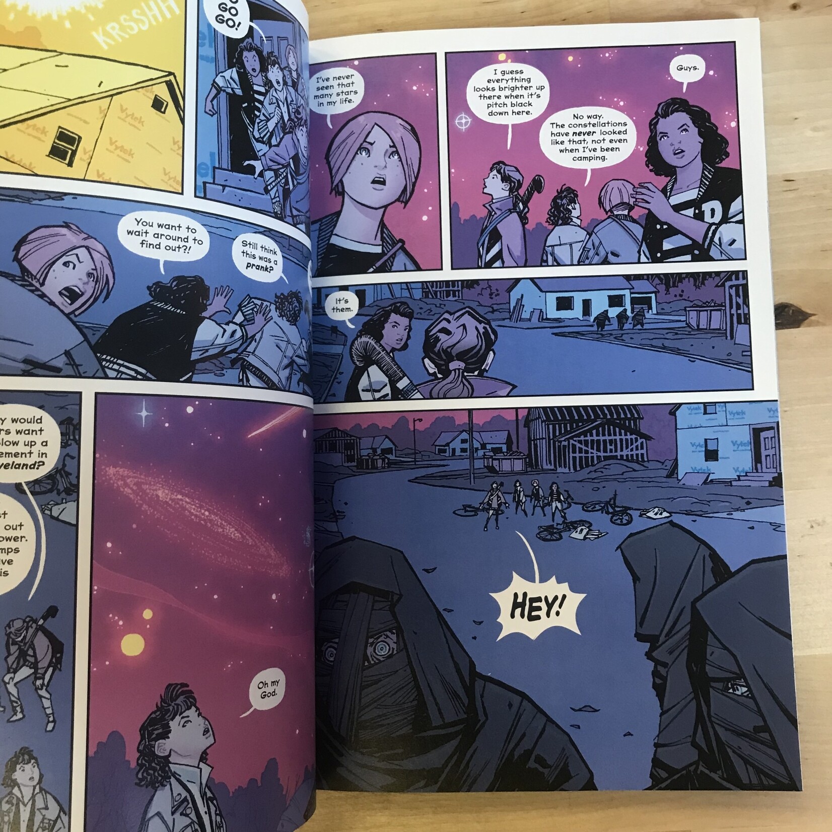 Brian K. Vaughan - Paper Girls 1 - Paperback (USED)