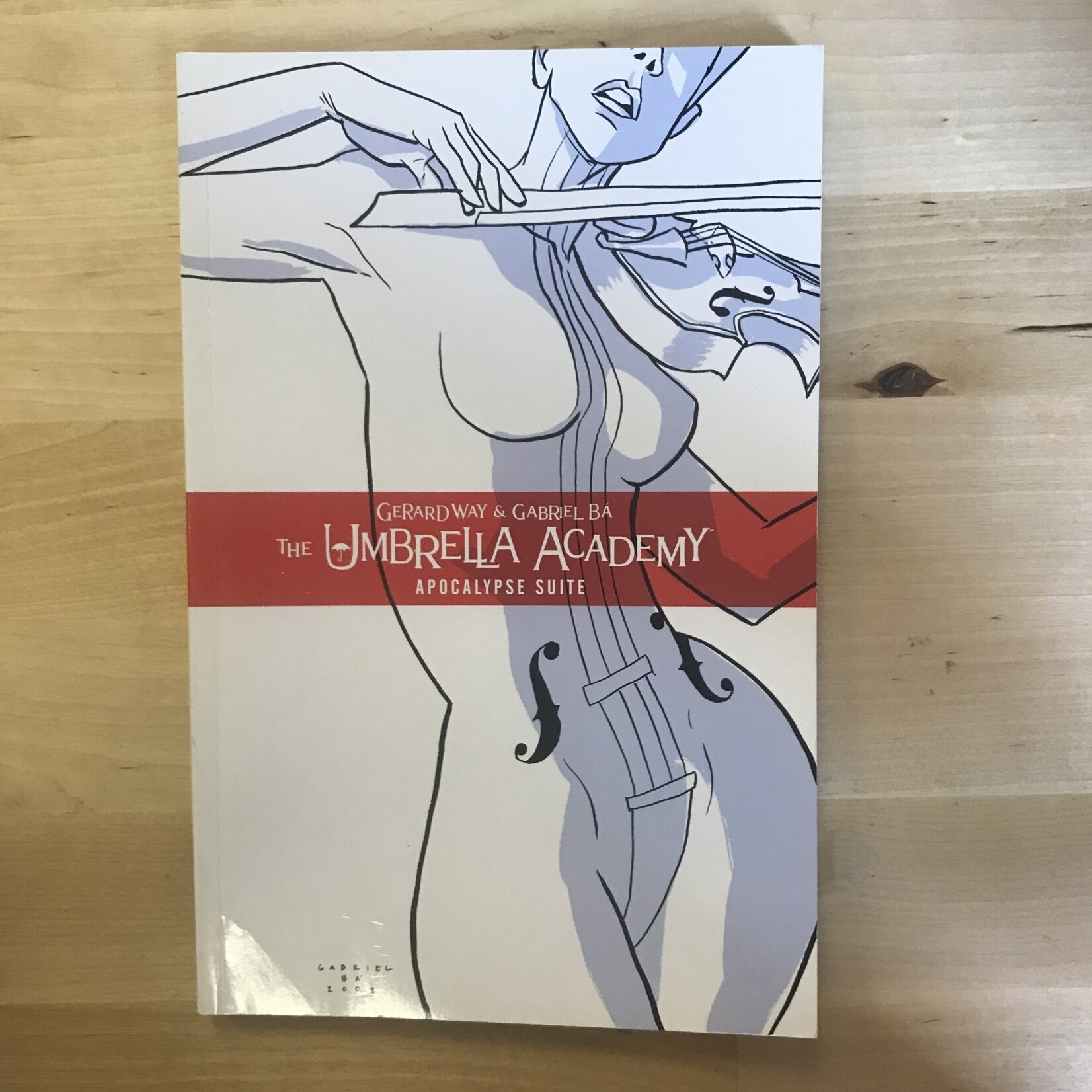 Umbrella Academy - Book 1: Apocalypse Suite - Paperback (USED)