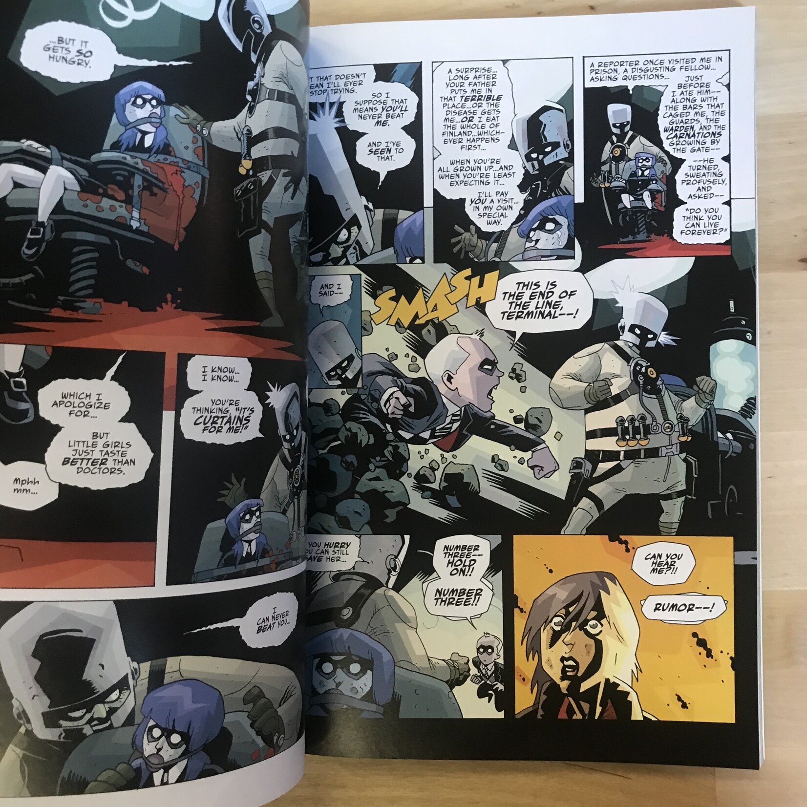 Umbrella Academy - Book 1: Apocalypse Suite - Paperback (USED)