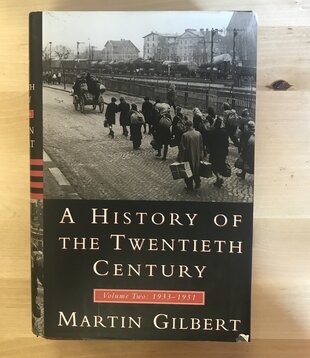 Martin Gilbert - A History Of The Twentieth Century Volume Two: 1933-1951 - Hardback (USED)