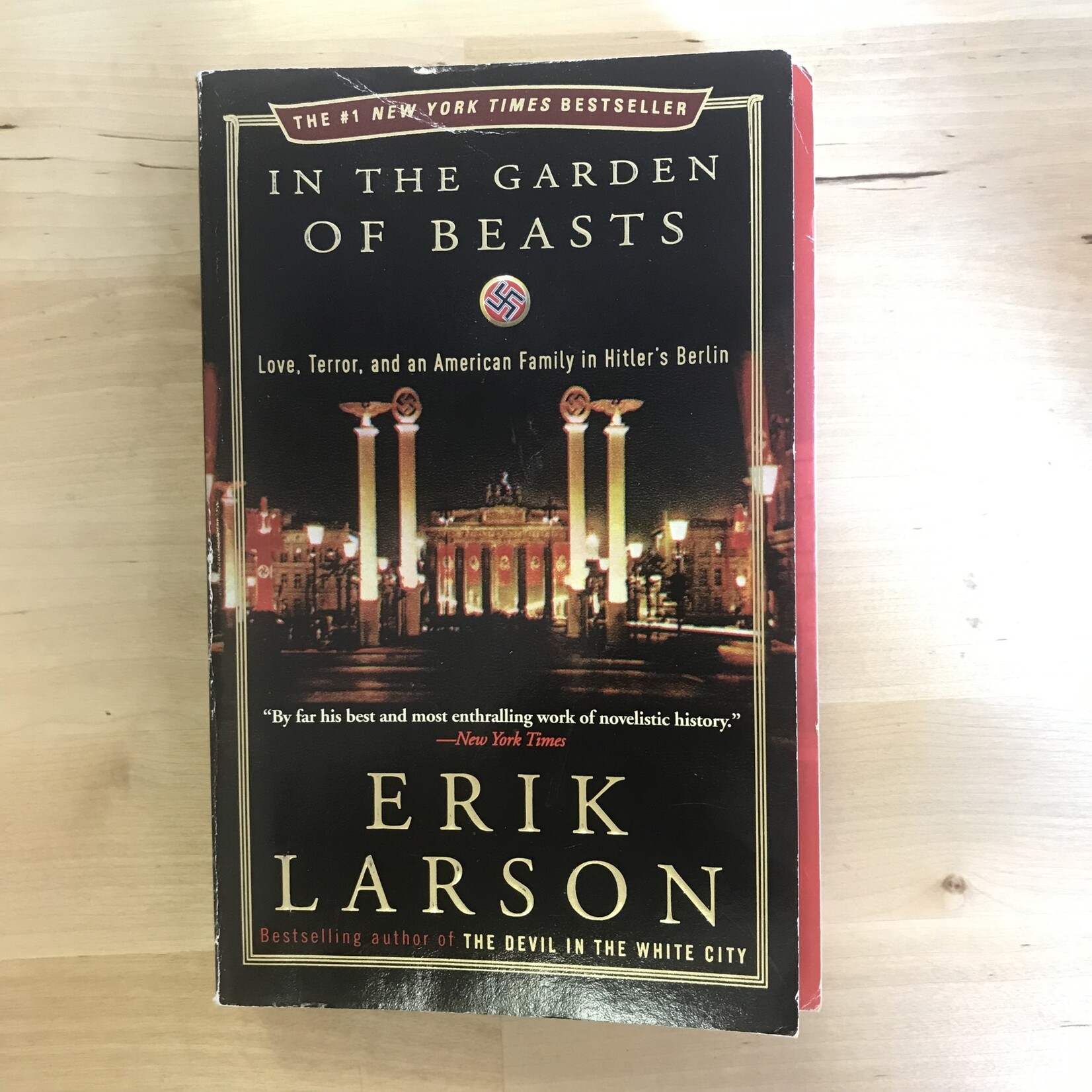 Erik Larson - In The Garden Of Beasts - Paperback (USED)