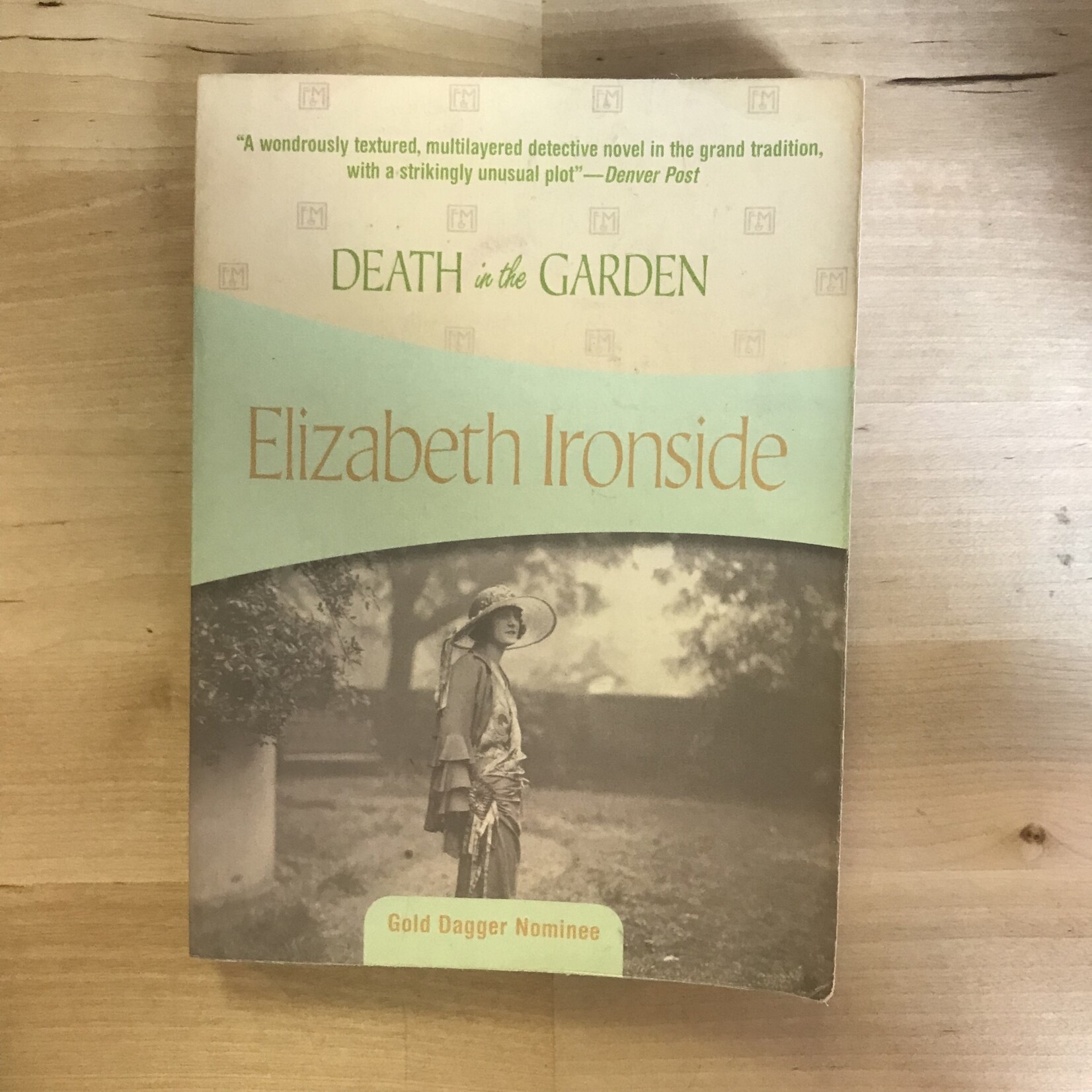 Elizabeth Ironside - Death In The Garden - Paperback (USED)