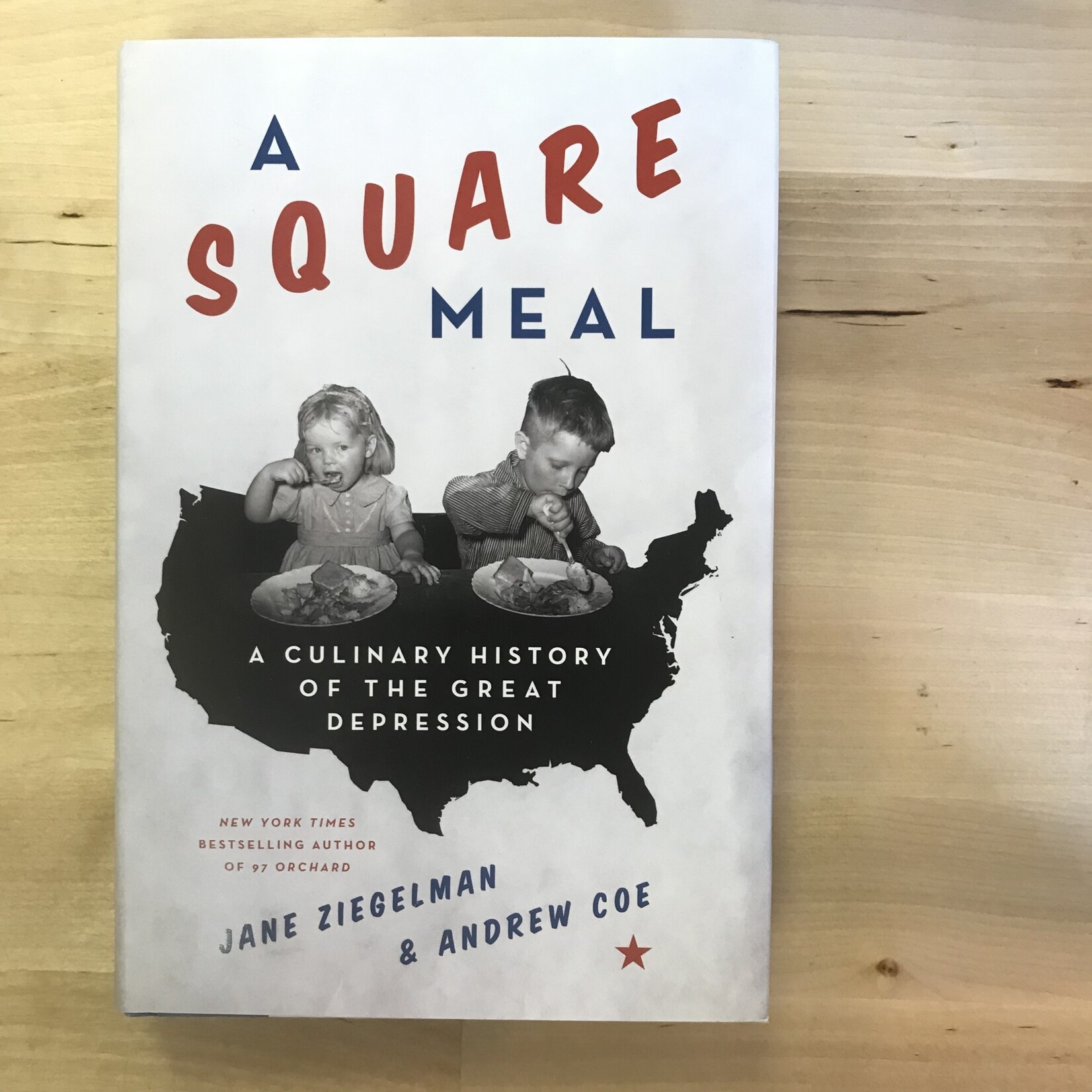 Jane Ziegelman, Andrew Coe - A Square Meal: A Culinary HistoryOf The Great Depression - Hardback (USED)