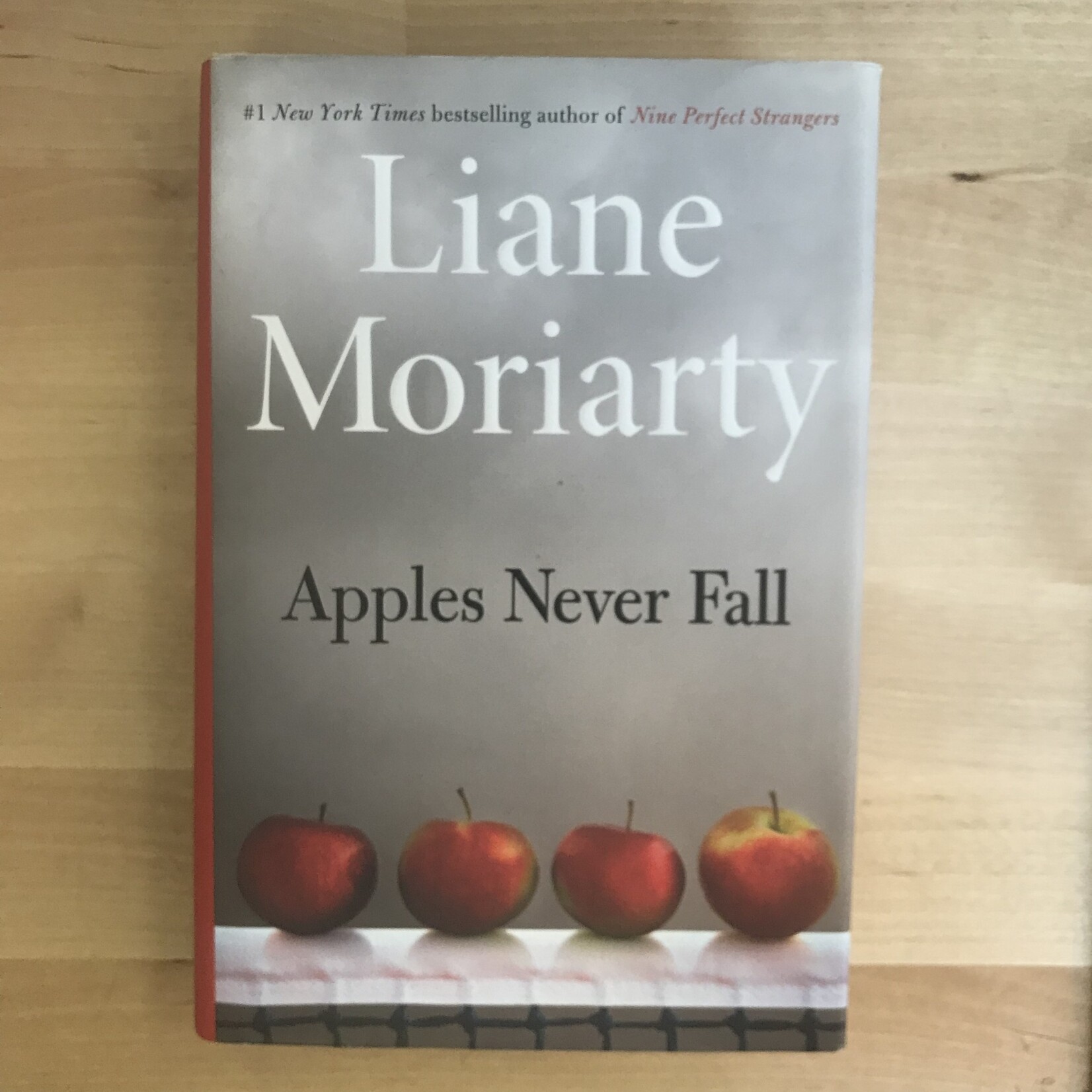 Liane Moriarty - Apples Never Fall - Hardback (USED)