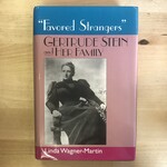 Linda Wagner-Martin - Favored Strangers: Gertrude Stein And Her Family - Hardback (USED)