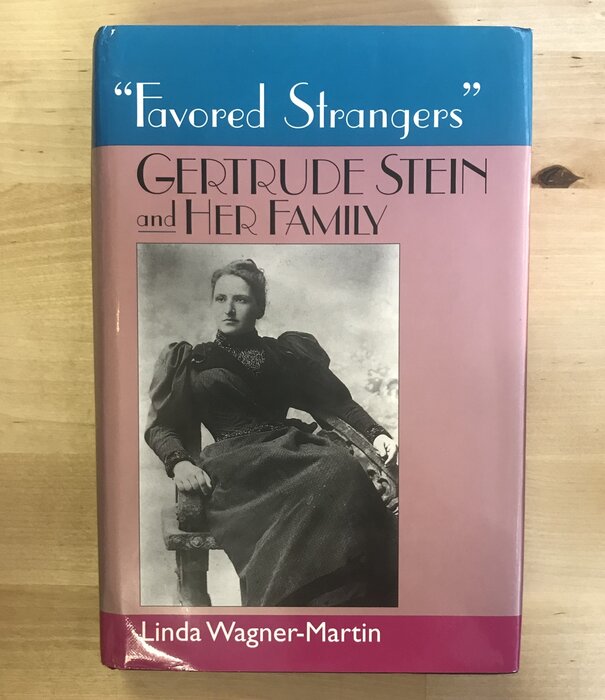 Linda Wagner-Martin - Favored Strangers: Gertrude Stein And Her Family - Hardback (USED)