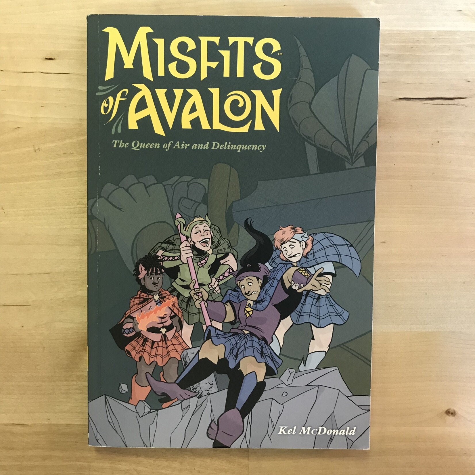 Kel McDonald - Misfits Of Avalon: The Queen Of Air And Delinquency (Signed) - Paperback (USED)
