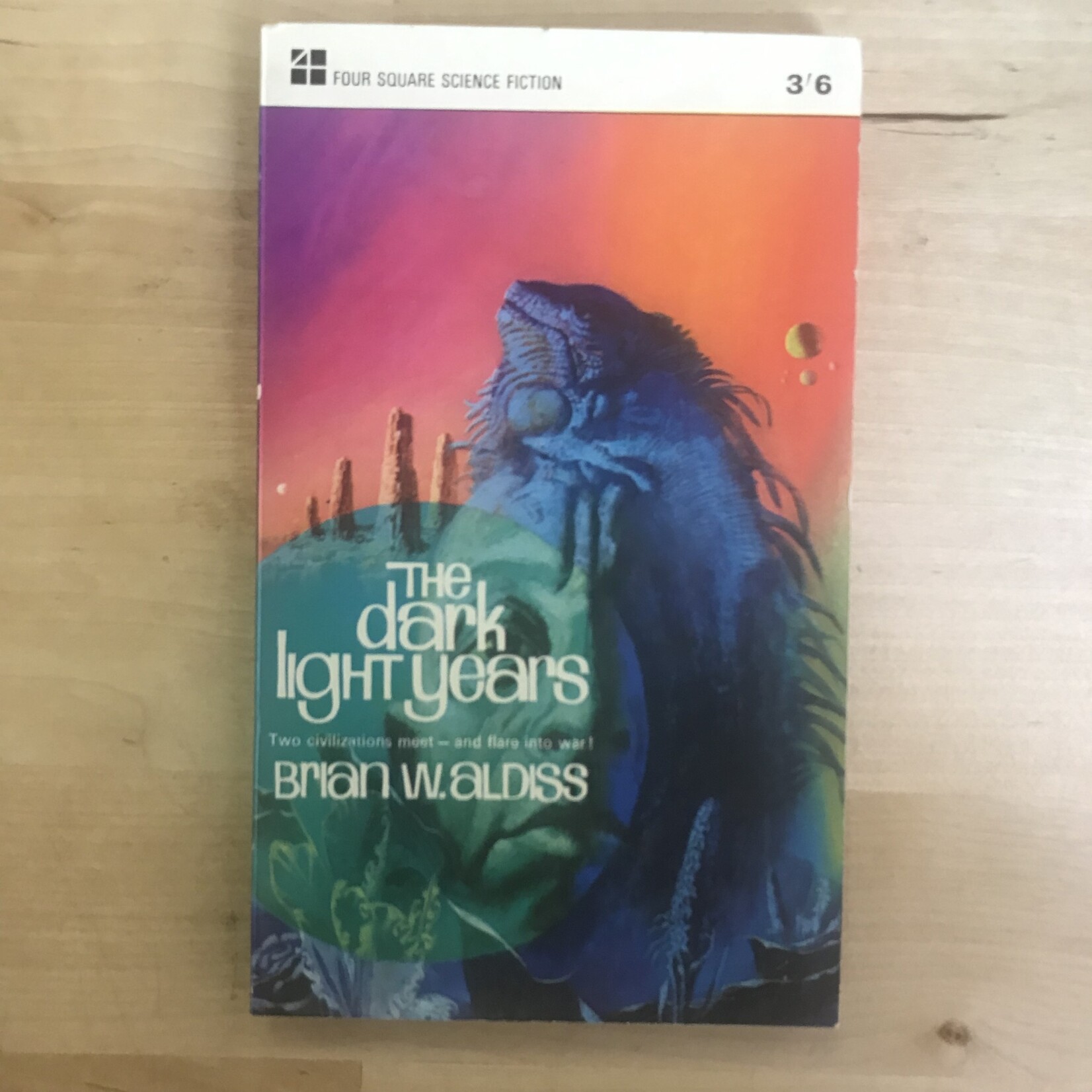 Brian Aldiss - The Dark Light Years - Paperback MM (USED - 5DB)